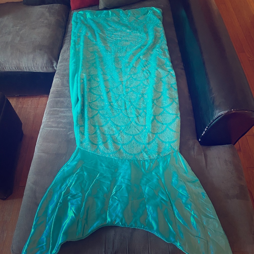 🧜‍♀️ SNUGGIE BRAND MERMAID TAIL BLANKET🧜‍♀️